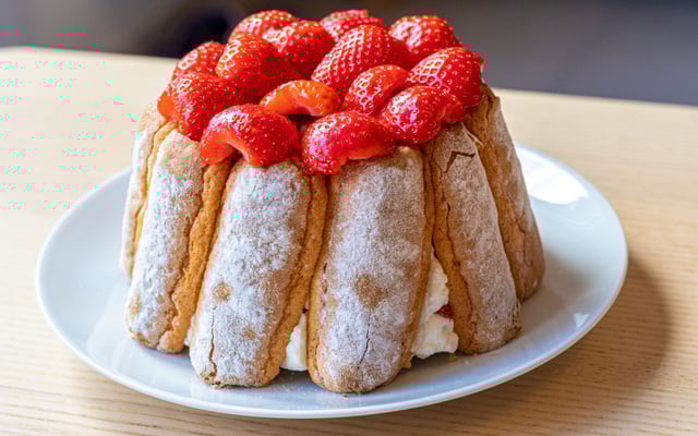 Charlotte aux fraises facile