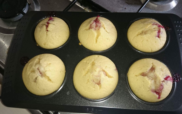 Muffins framboises et confiture de fraises