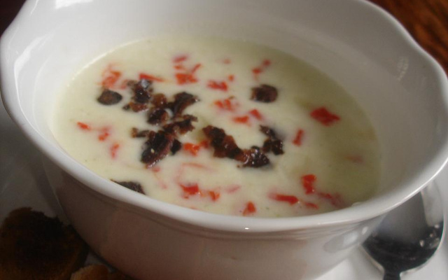 Consommé à l'ail de Lomagne