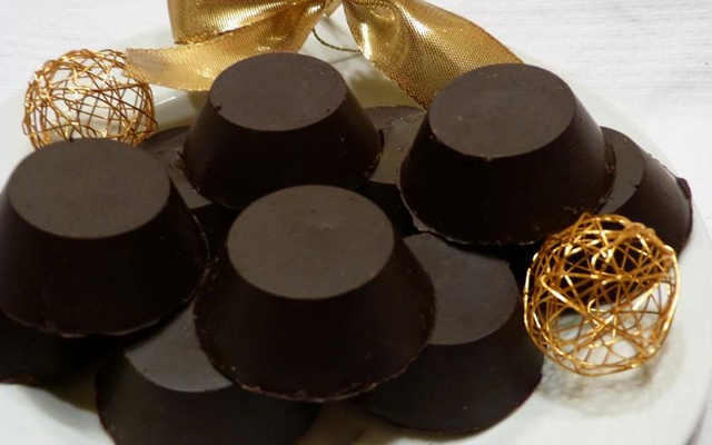 Chocolat fourré, à la crème caramel au beurre salé aux noix