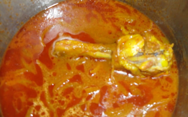 Tajine de poulet aux épices et oignons