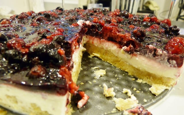 Tarte pannacotta aux biscuits et fruits rouges