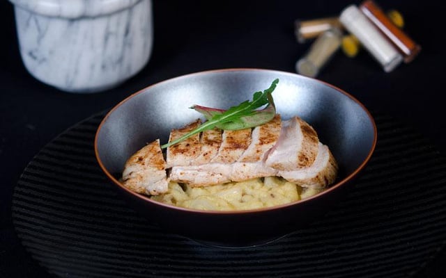 Blancs de poulet aux épices et polenta