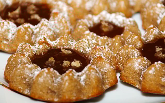Fondants à la crème de marrons, crème de caramel au beurre salé et éclats de marrons glacés