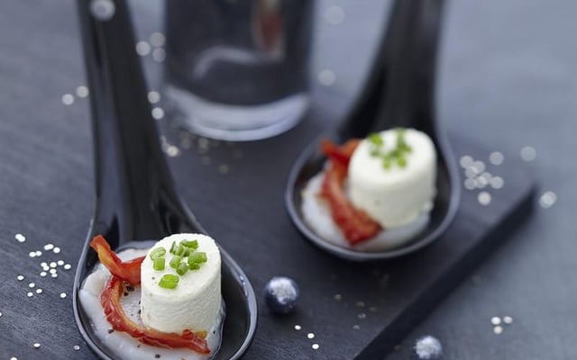 Cuillères de magret fumé à l'Apérivrais Provençal et aux noisettes