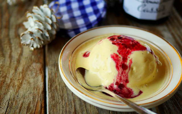 Parfait glacé à la Gelée de Cassis Bonne Maman