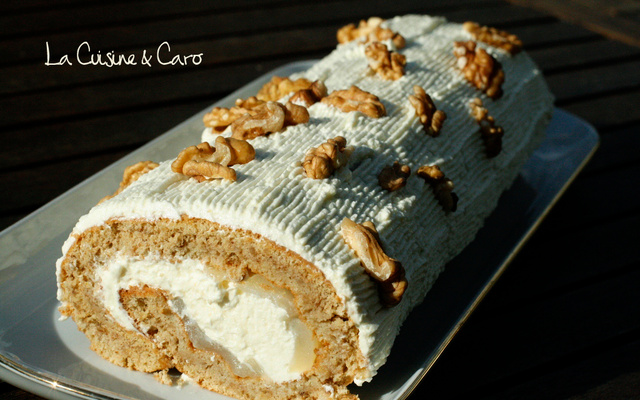 Bûche roulée aux noix et aux poires