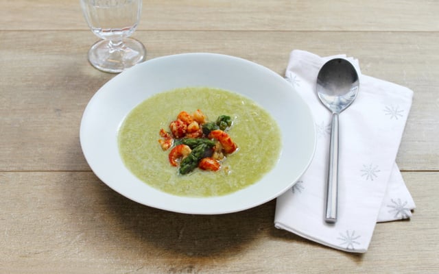 Crème d’asperges à la citronnelle et aux écrevisses
