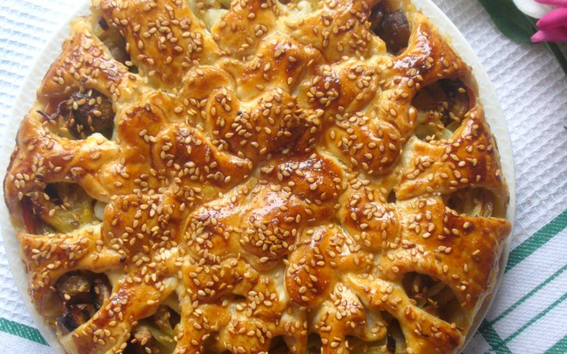 Tourte aux champignons de Paris rosés, oignons et jambon italien