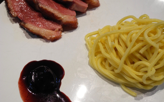 Magret de canard, sauce à la cerise