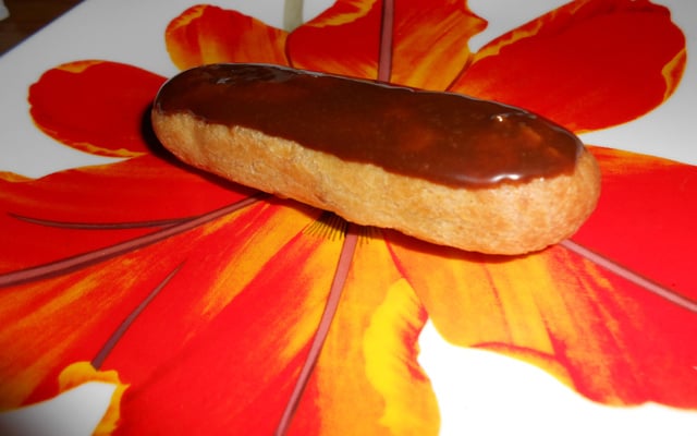 Eclair au chocolat et au café