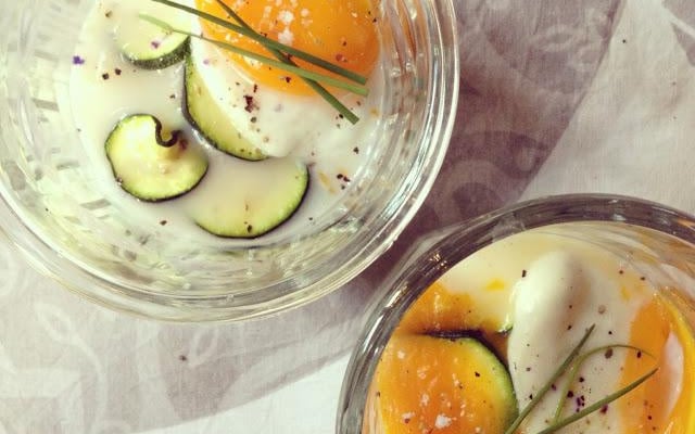 Œufs cocotte courgette & mozzarella