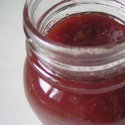Confiture fraises-rhubarbe à la vanille