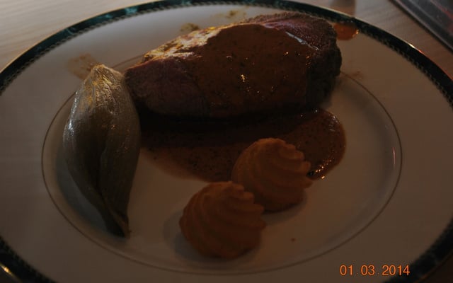 Rosbif en croute de pesto, coulis tomate