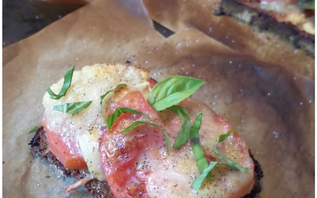 Crostinis sur pain noir maison