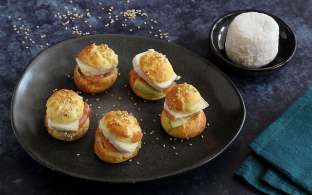 Choux salés au saumon et au Crottin de Chavignol AOP