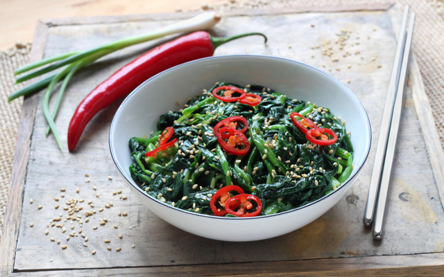 Sigeumchi namul (épinards aux graines de sésame à la coréenne)