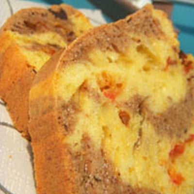 Cake marbré aux tomates confites, olives noires & cumin