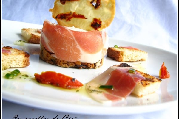 Bavarois d'asperges des sables des Landes IGP sur biscuit aux tomates confites et jambon d'Aoste