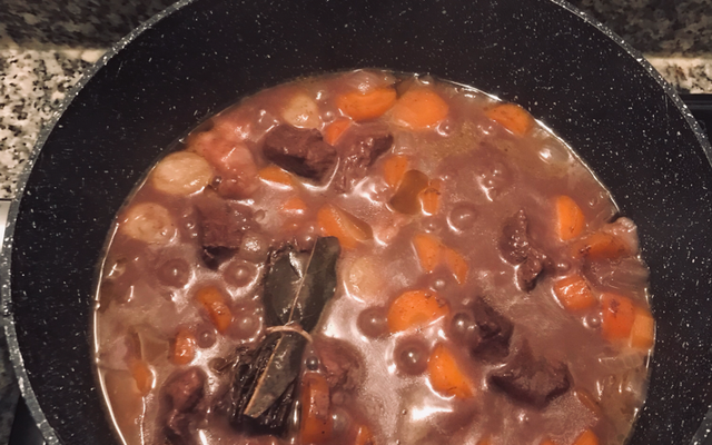 Bœuf bourguignon classique et sa garniture