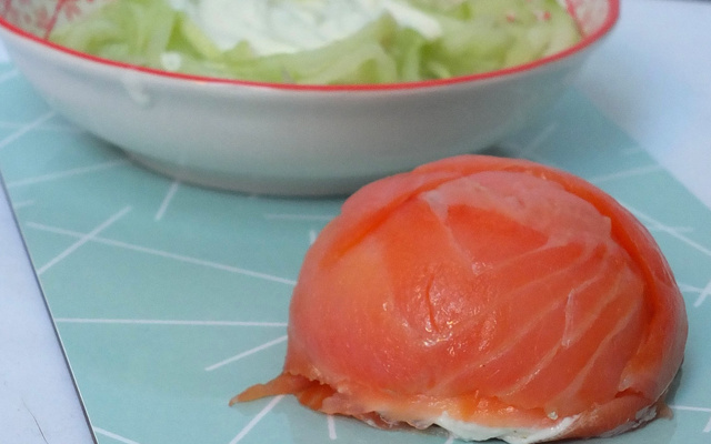 Dômes de saumon crémeux et leurs spaghettis de concombre