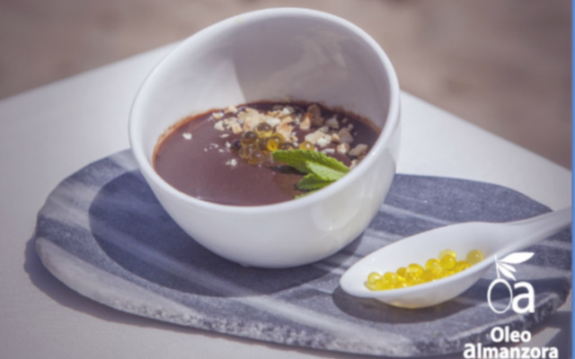 Chocolat noir doux avec fleurs de sel et perles