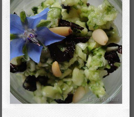 Salade de courgette aux olives, parmesan et fleur de bourrache