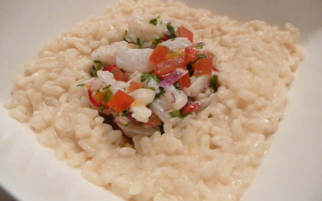 Ceviche de mérou et cabillaud à l'orange et aux piments sur risotto au romarin