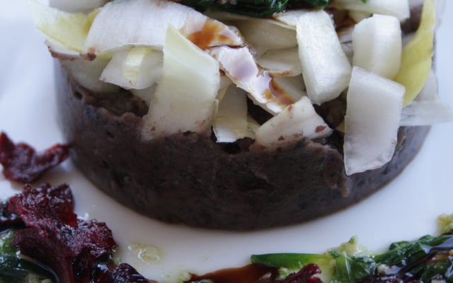 Salade d'endive, mâche & autres légumes de saison