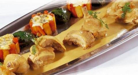 Fricassée de volaille, gâteau de céleri et carotte à la fourme et sa feuille d'épinard farcie