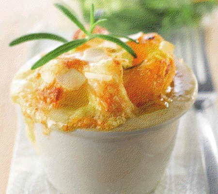 Clafoutis au Comté, abricot et romarin