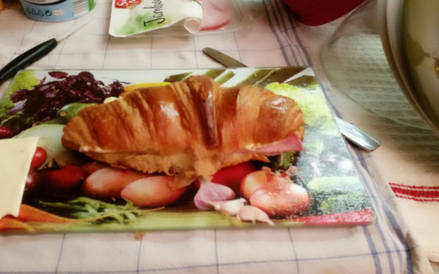 Croissant simple et rapide au fromage et jambon