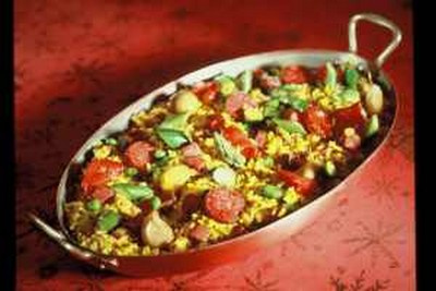 La paella de légumes du moment, duo de riz de Camargue safrané