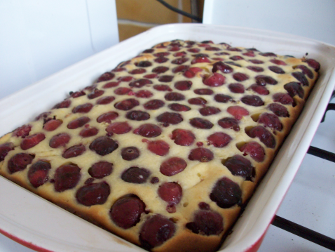 Clafoutis aux cerises noires traditionnel