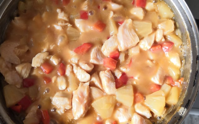 Poulet à l'ananas et aux poivrons