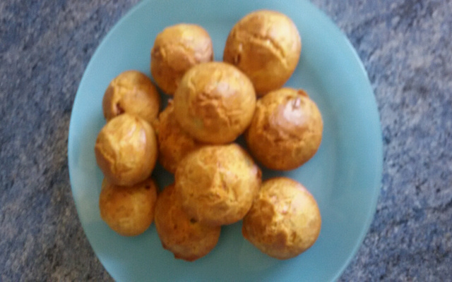 Cakes aux olives noires et au thym