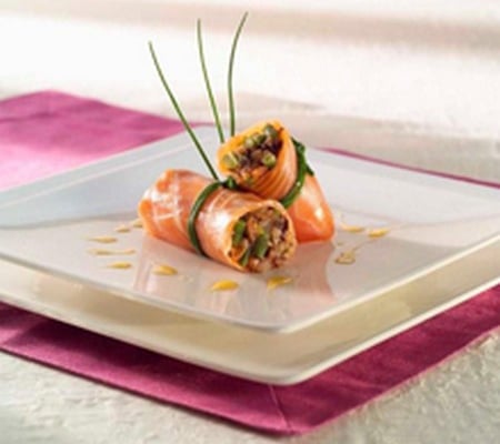 Tartare de haricots en pannequet de saumon saveur miel-chicorée