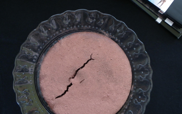 Dark crackled cake au chocolat noir et à la crème de marrons