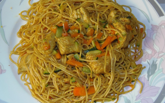 Wok de dinde au curry et nouille chinoise