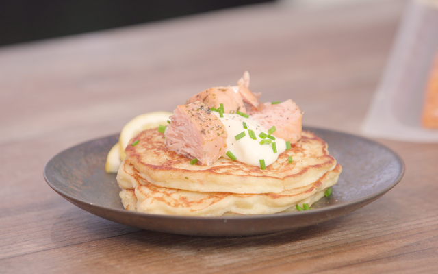 Pancakes de pommes de terre au saumon MOWI Traiteur fumé thym citron