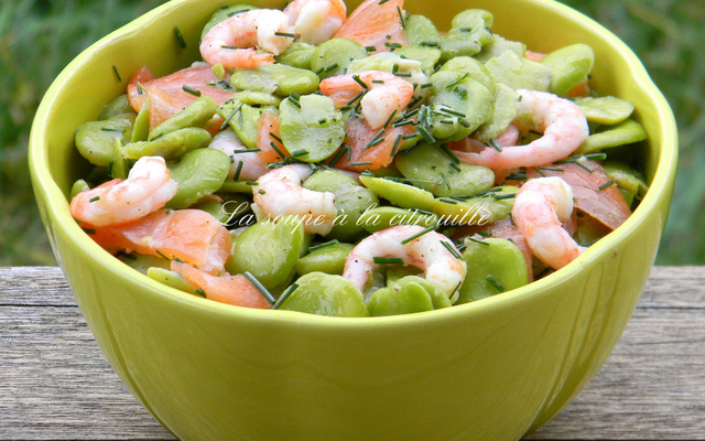 Salade de fèves au saumon fumé et aux crevettes
