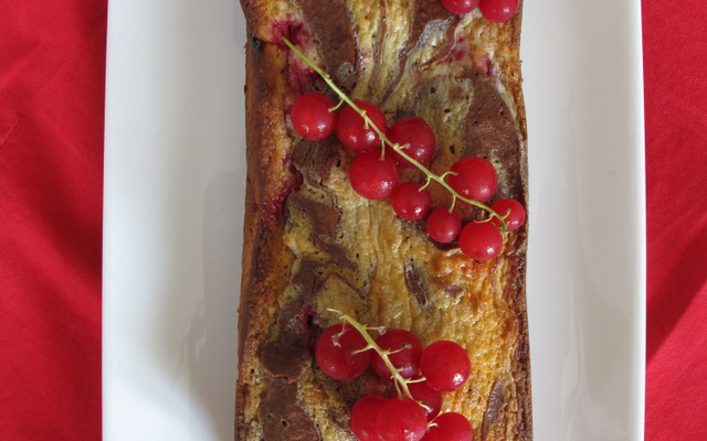 Brownie aux deux chocolats et aux groseilles