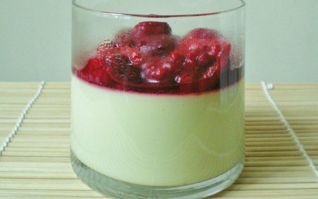 Panna cotta sucrée avocat-framboise