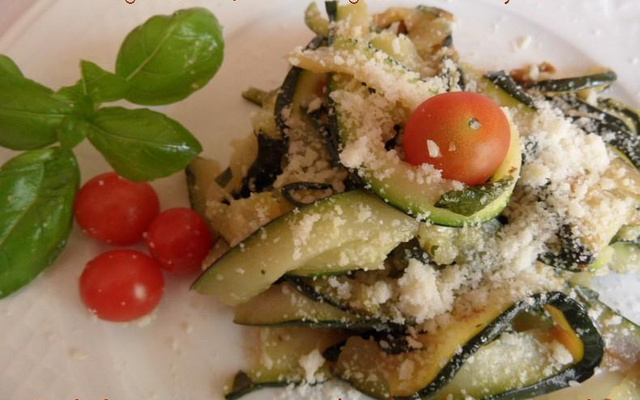 Tagiatelles légères de courgettes relevées à l'ail