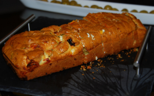 Cake à la feta et tomates confites
