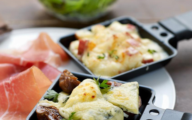 Caquelons gourmands figues, jambon cru Aoste et Fourme d'Ambert