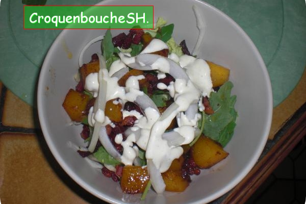 Salade tiède aux lardons et à la mangue