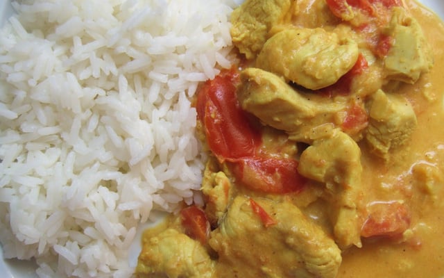 Poulet au lait de coco et tomates cerises