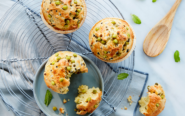 MUFFINS AUX PETITS POIS, MENTHE FRAICHE ET PARMESAN