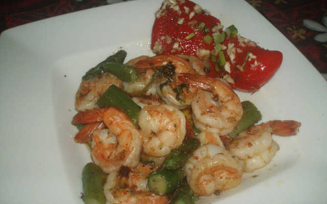 Crevettes à l'ail et asperges vertes